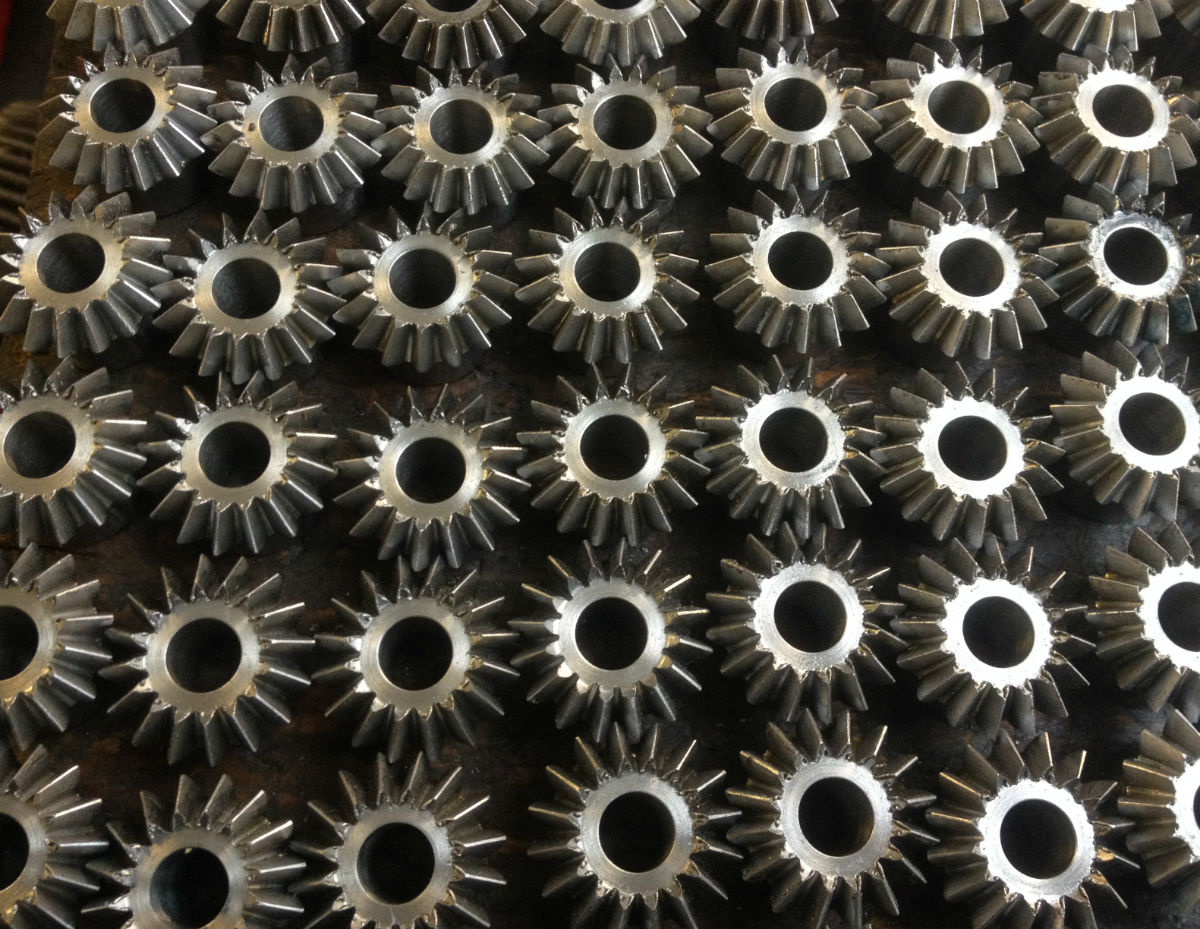 metal gears in grid